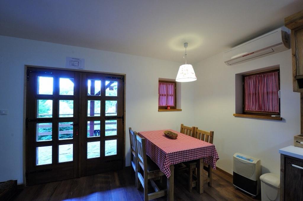 Apartment Drvena Kuca Mreznica Gornji Zvecaj Room photo